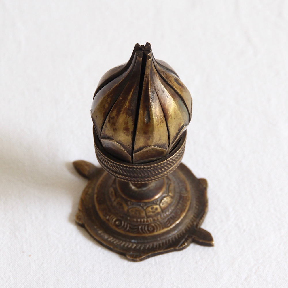 Lotus oil lamp from India by Kronbali